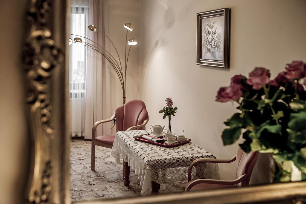 Palazzo Adler Bed & Breakfast Swarzedz Exterior photo