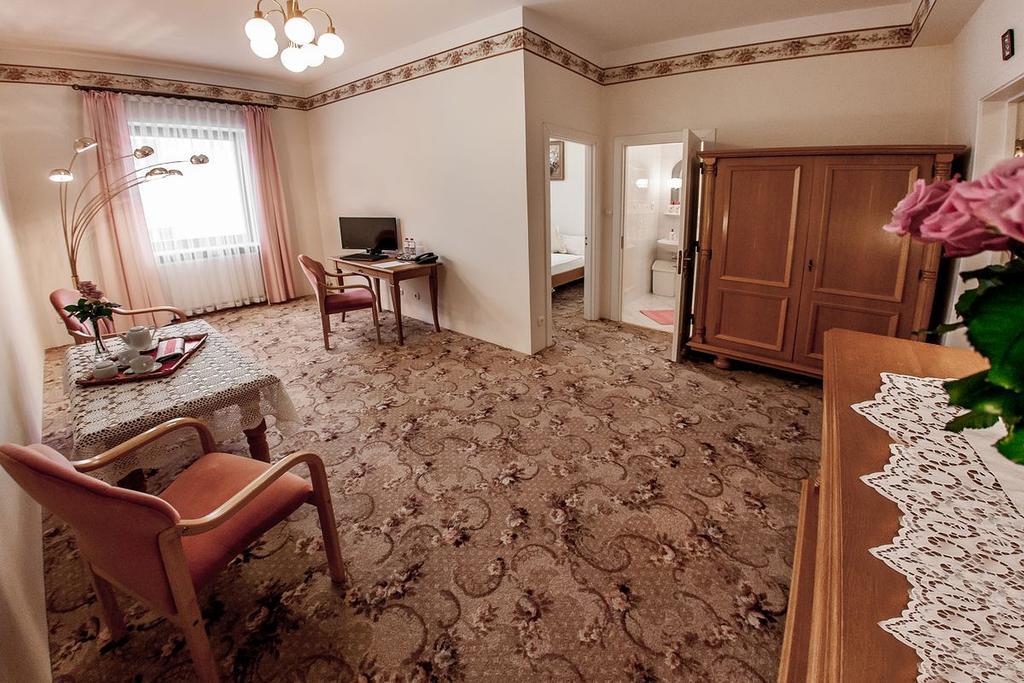 Palazzo Adler Bed & Breakfast Swarzedz Exterior photo