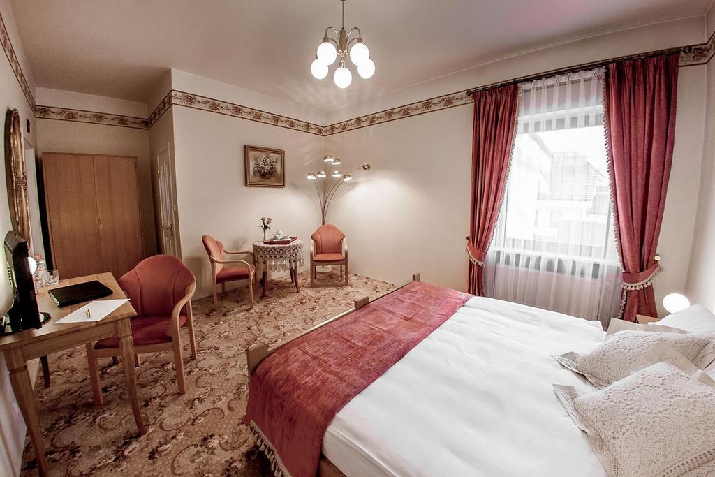 Palazzo Adler Bed & Breakfast Swarzedz Exterior photo