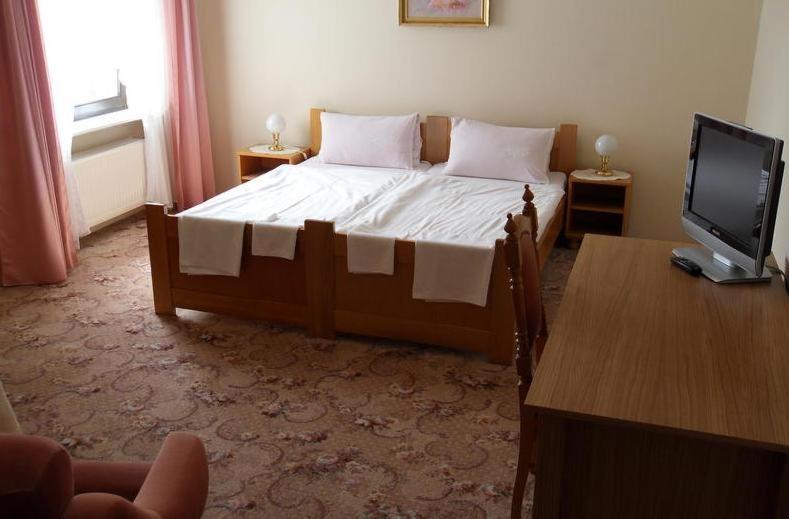 Palazzo Adler Bed & Breakfast Swarzedz Room photo